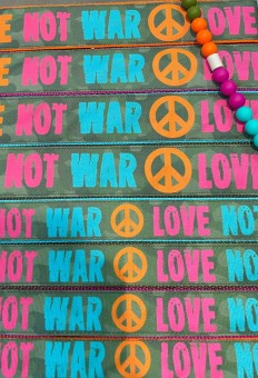 Perlenkette  |  LOVE NOT WAR 